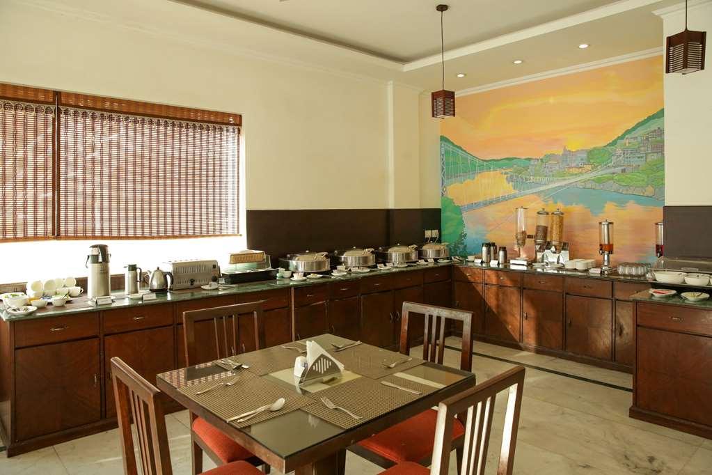 Comfort Hotel Dewa Retreat Rishīkesh Restaurant foto