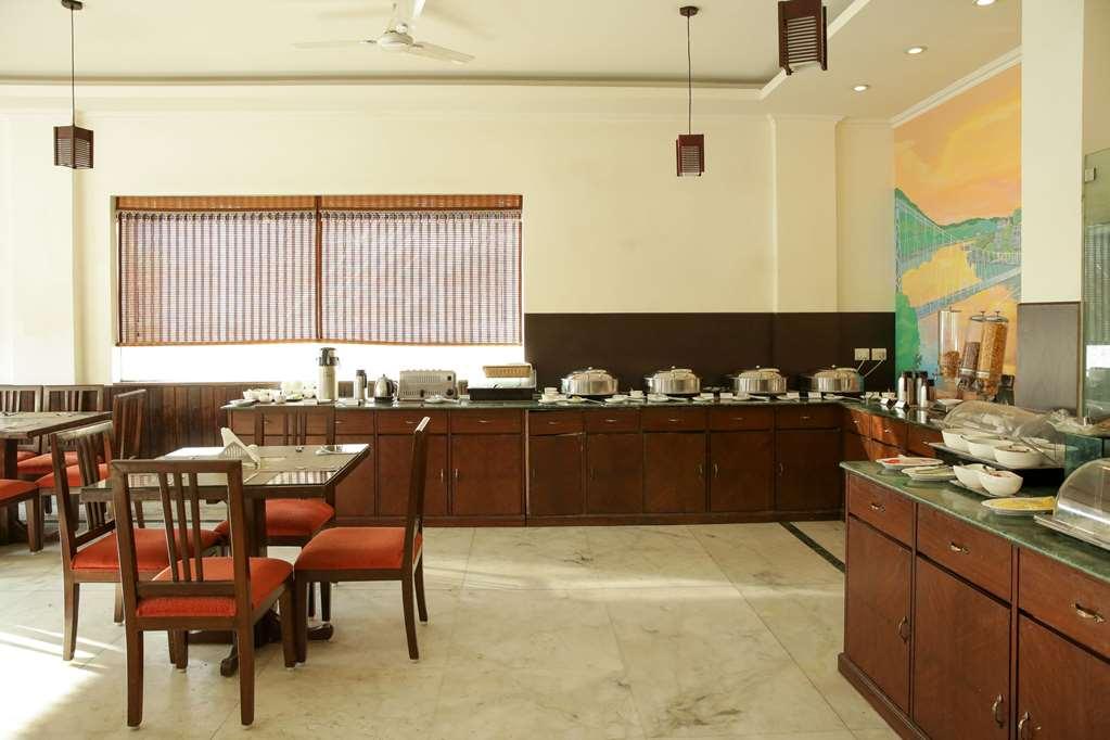 Comfort Hotel Dewa Retreat Rishīkesh Restaurant foto